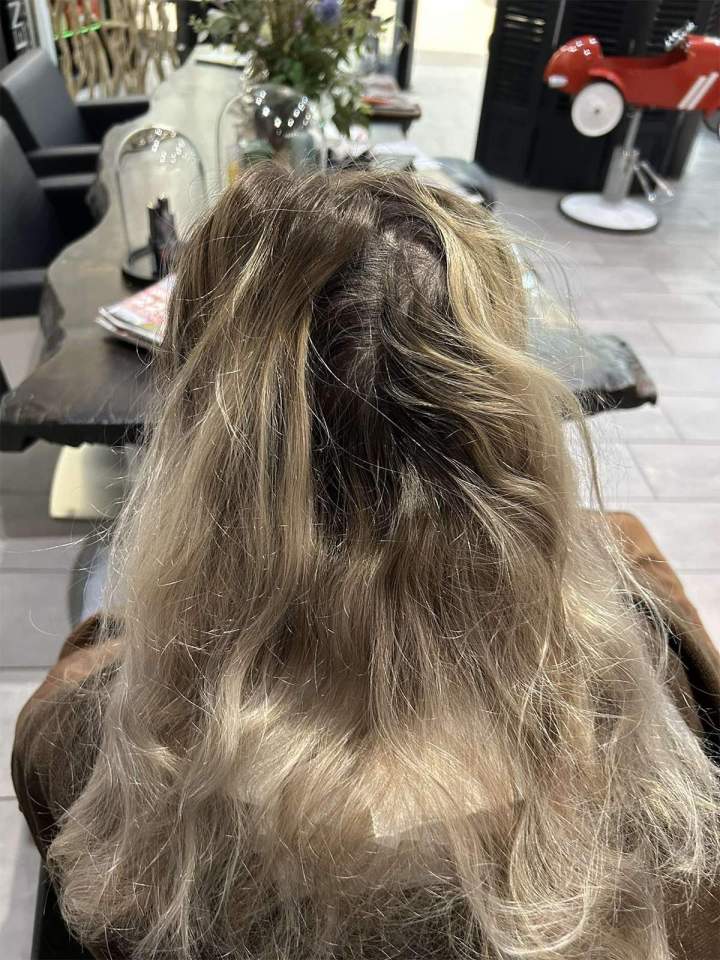 Cheveux longs blonds ondulés, Mulhouse